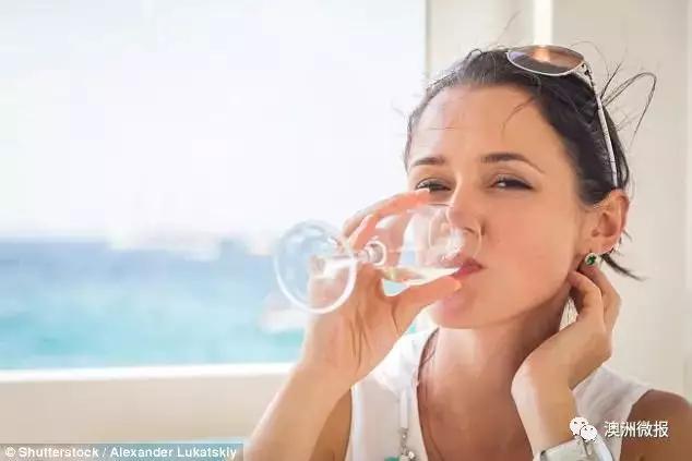 晚上喝一杯红酒坚持了一年的效果,每天一杯红酒胜过人参