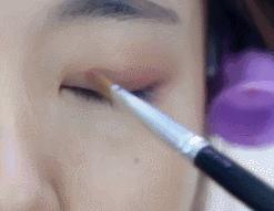 怎么画眼妆才不显脏,想学画眼妆今年最流行的眼妆