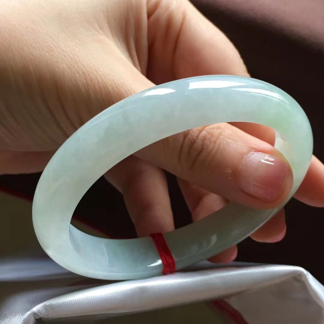 女式黄金手镯什么款式好看,彩金镶翡翠手镯