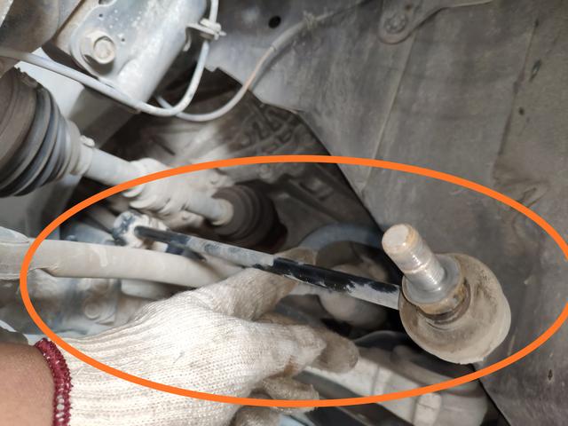 汽车异常振动报警是怎么回事,汽车转弯遇到颠簸路时底盘异响