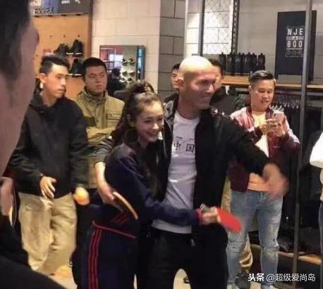 齐达内杨颖陈奕迅同框,陈奕迅齐达内合影