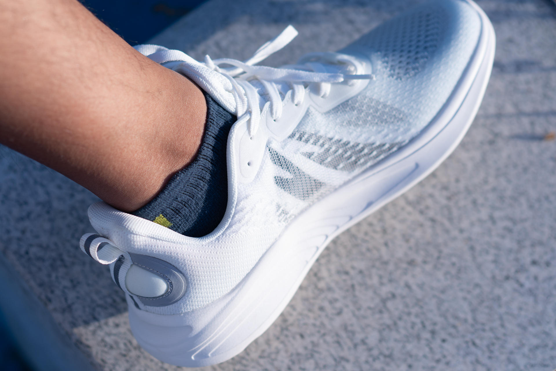 穿着变色鞋子是什么体验？——良计光变色鞋开箱