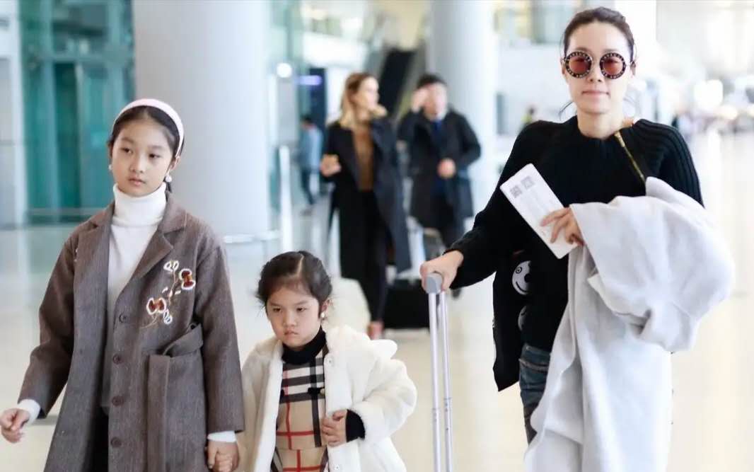 第一胎是女孩可以生二胎么,一胎女儿像妈妈二胎生什么几率大