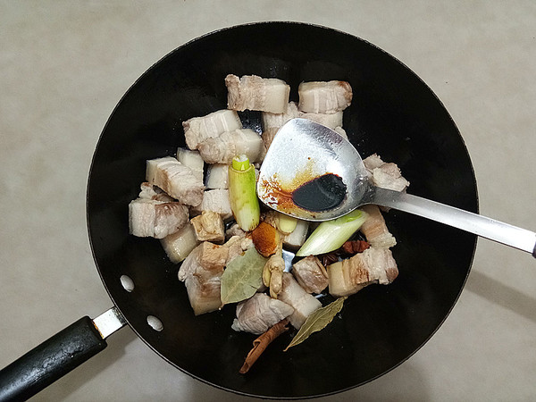 酒店炖鸡汤一般放什么配料,羊肉焯水去腥膻放啥料