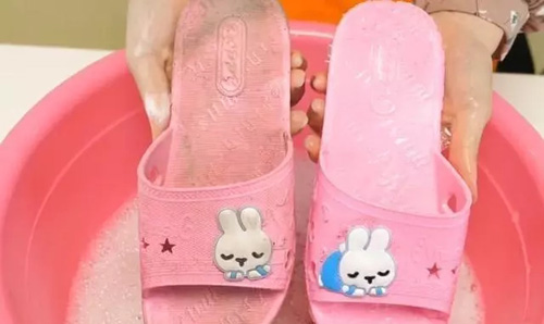 塑料拖鞋变黑清洗妙招,拖鞋变黑有什么妙招可以去除