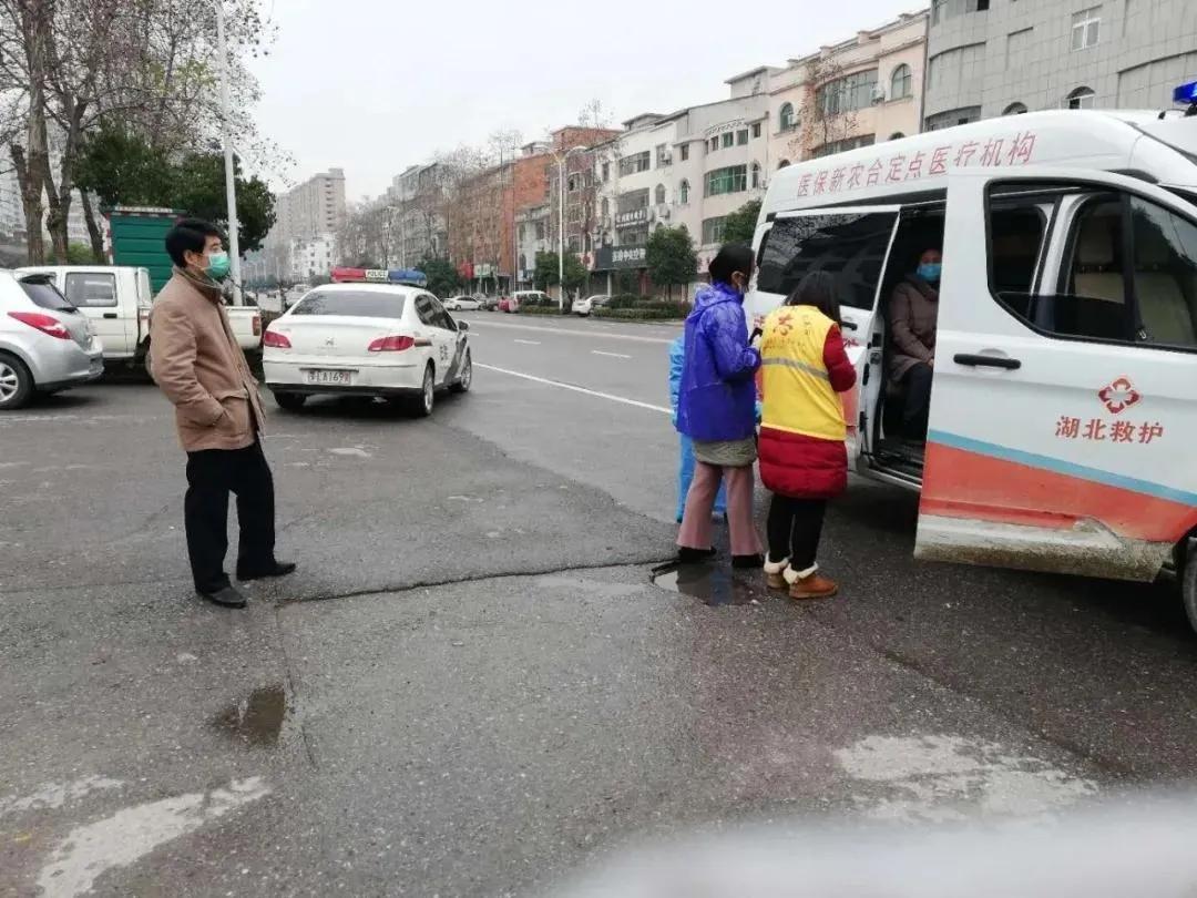 “我就是要出去！”看法官妙招说服各路“购物大妈”和“取货大叔”