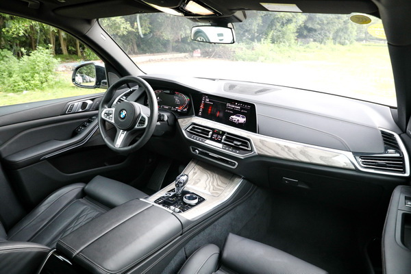 宝马x5深度评测进口f15,宝马x5m黑武士2021款内饰