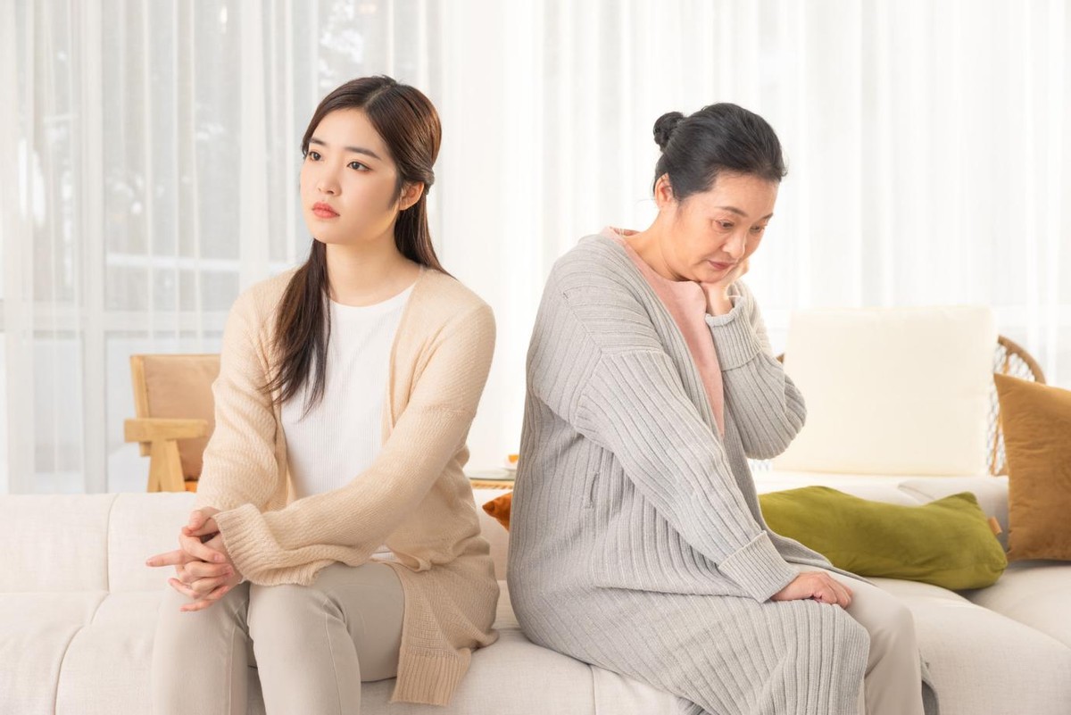 面对挑剔儿媳婆婆怎么办,遇到挑剔婆婆时该怎么办