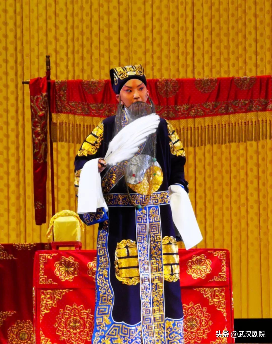 5500件防寒衣从佛山出发驰援灾区,捐赠20万医用防护服100套