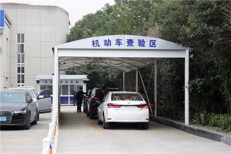 上牌费用一般是多少钱4s,上牌自己去还是4s店贵