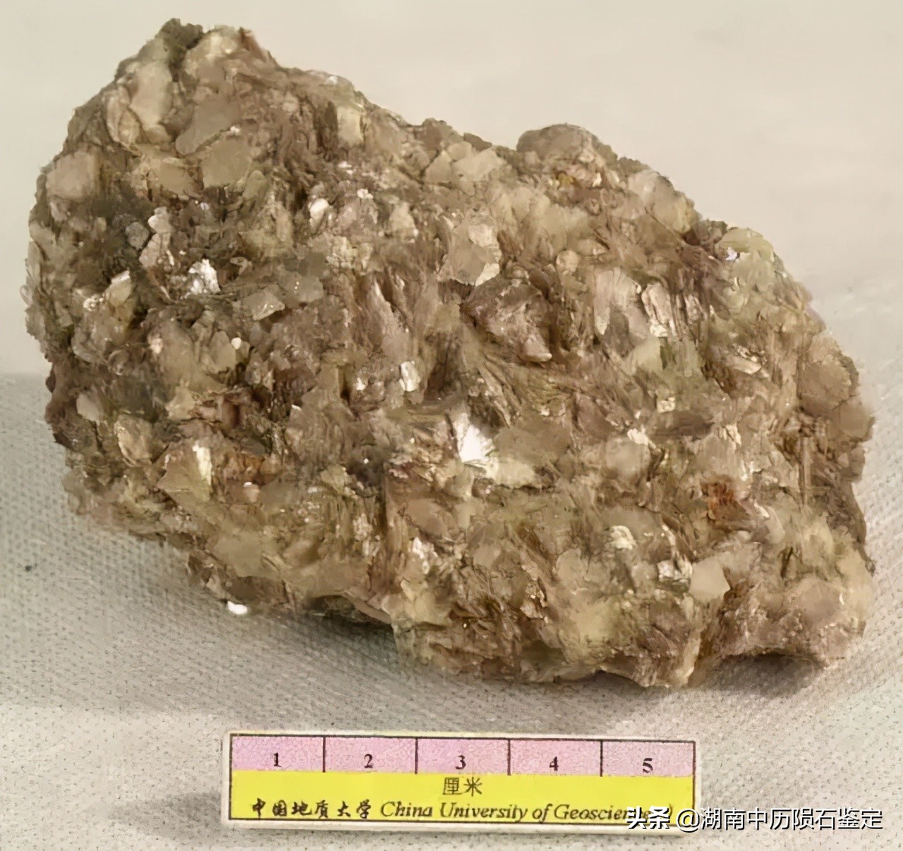 月球陨石与地球矿石的区别,月球陨石和矿石有什么区别