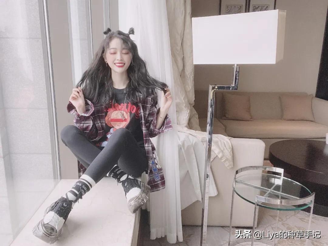 穿错卫衣显胖,宽松卫衣怎么搭配帆布鞋