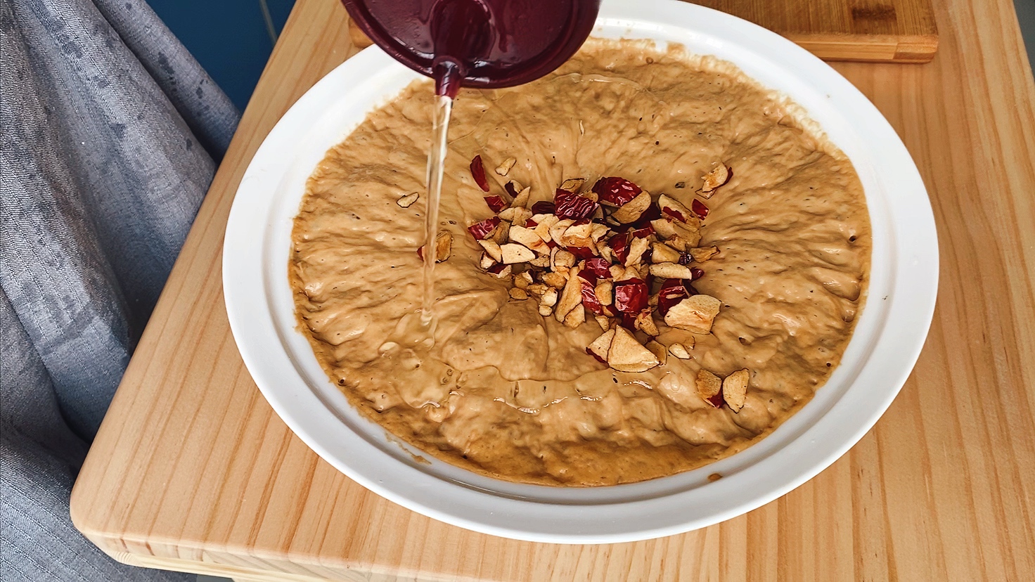 玉米发糕怎么做才不会有酸味,发糕发酵过头有酸味还能吃吗