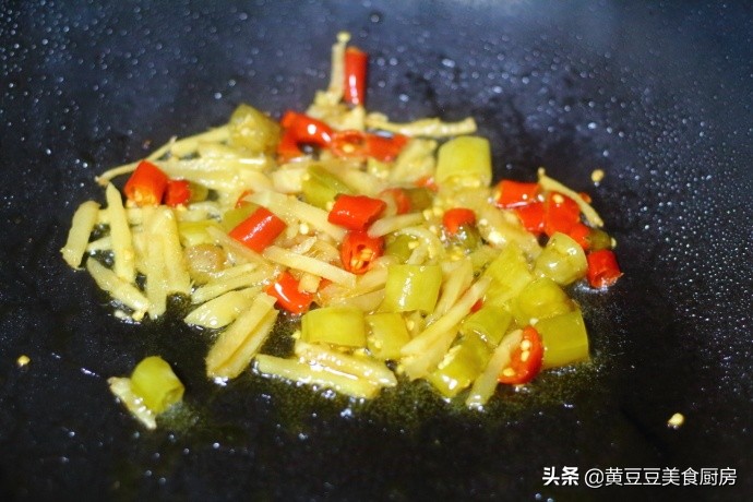 莲藕怎么炒好吃又营养又简单,莲藕怎么炒才好吃又开胃