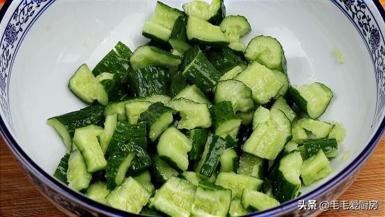 为什么饭店的拌黄瓜那么好吃？原来做法这么简单，学会过年露一手