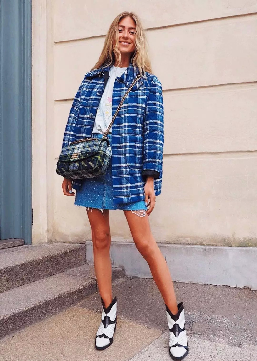 这种靴子长得这么丑又显腿短，可刘雯、泫雅却爱得要死