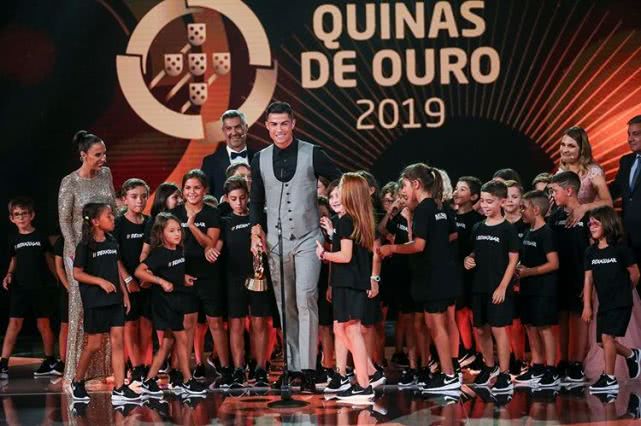 36岁c罗回归曼联首秀,39岁的c罗进了54个球