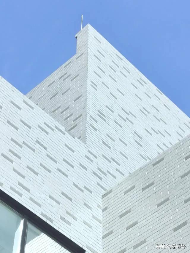 如何拍摄建筑震撼的照片,如何拍出高大建筑和人的照片