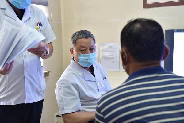 被电动车撞了腿肿了要多久才好,电动车撞到人膝盖骨头挫伤怎么办