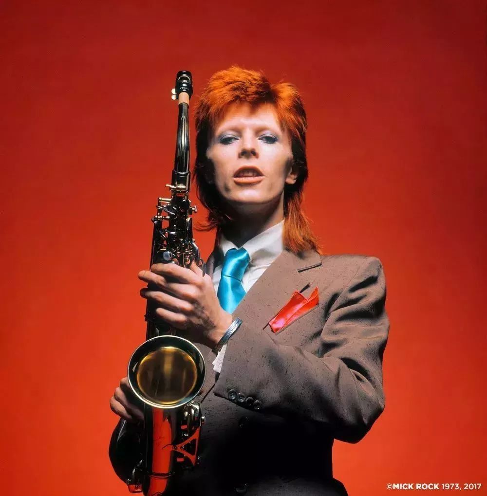 摇滚、坎普、Kaws：狂野又优雅的七月看展指南