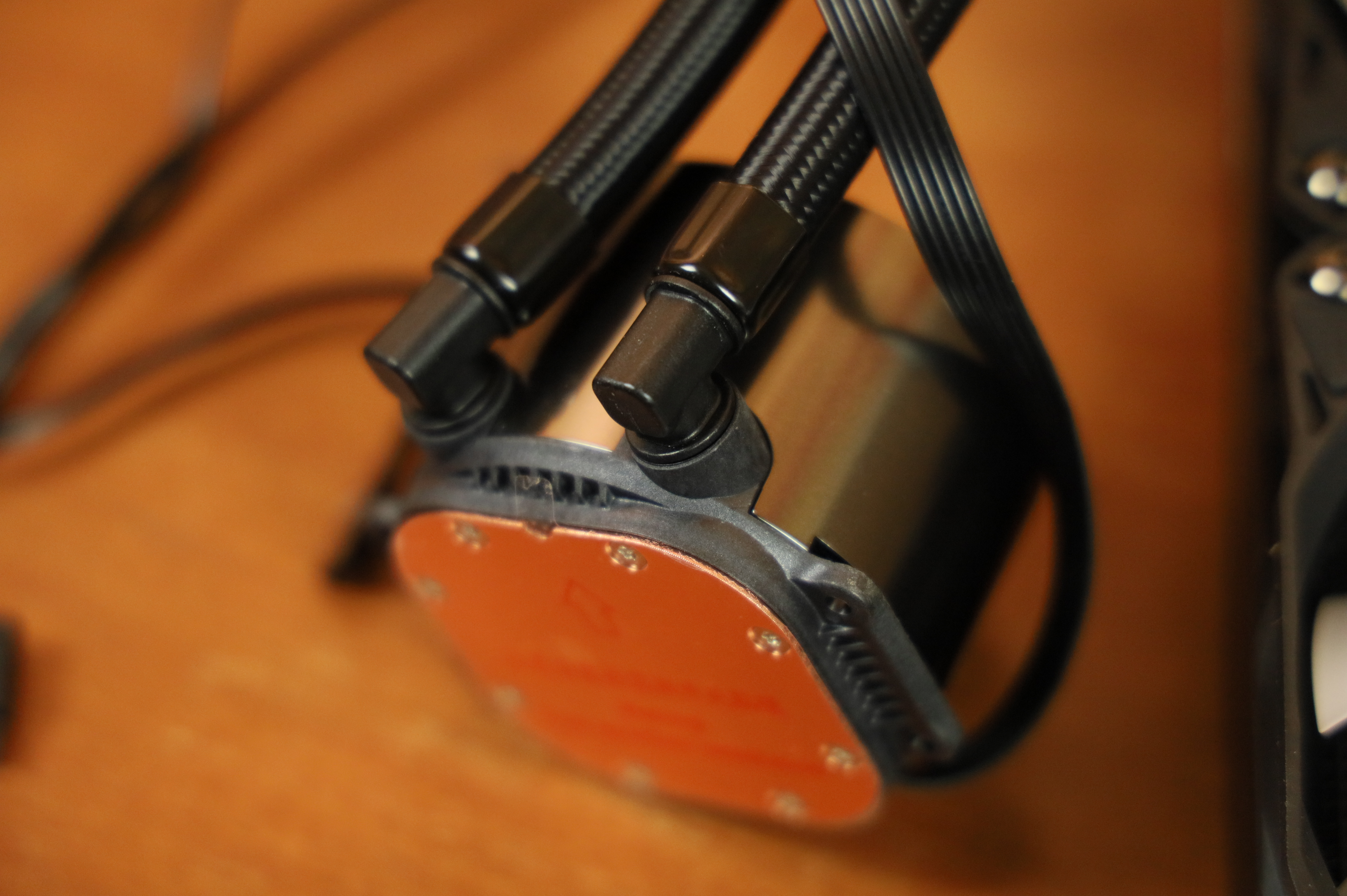 机箱加装风扇后开机f1,360水冷机箱炫酷