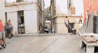 我在学校超市买了一包南京煊赫门收了我19块，我该怎么举报