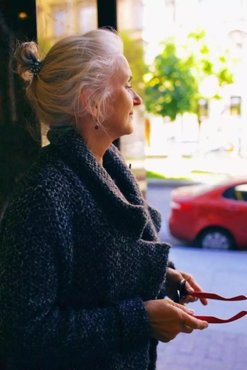 50岁身材超好的瑜伽女人,50岁女人成熟身材瑜伽