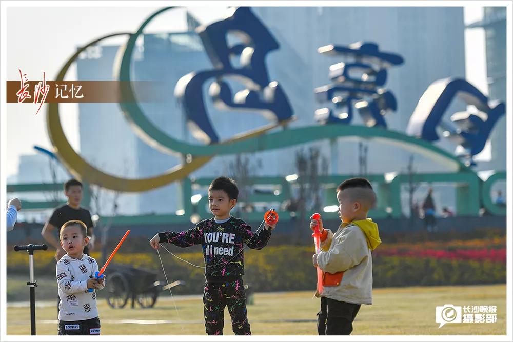 长沙月亮岛最新效果图,长沙月亮岛鸟瞰图