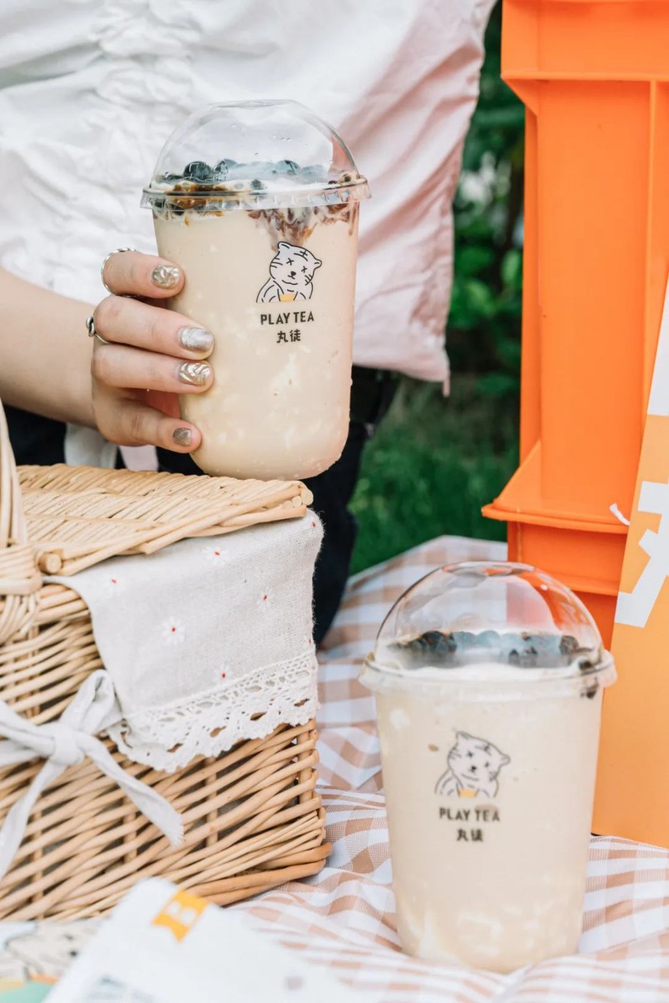 椰椰奶冻茶，会抖臀！1秒卖出1000+杯，有人开货拉拉来买…