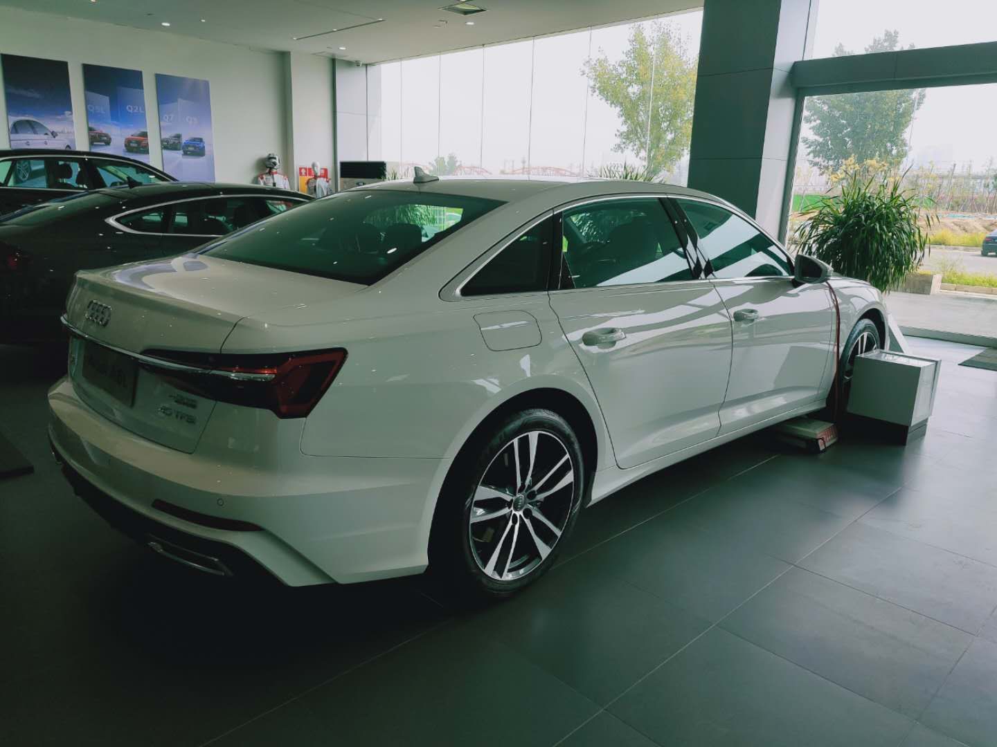 奥迪a6l乞丐版落地价,奥迪a6l乞丐测评