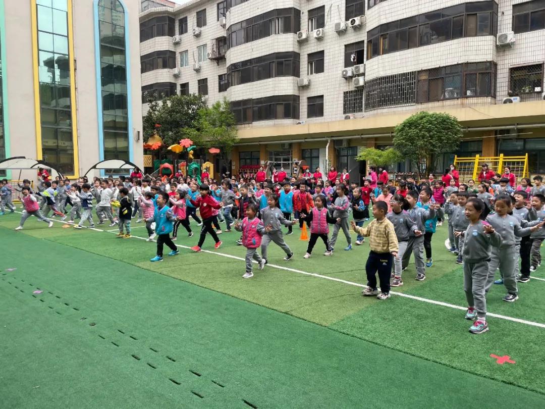 幼儿园足球嘉年华足球比赛视频,幼儿园足球主题游园活动