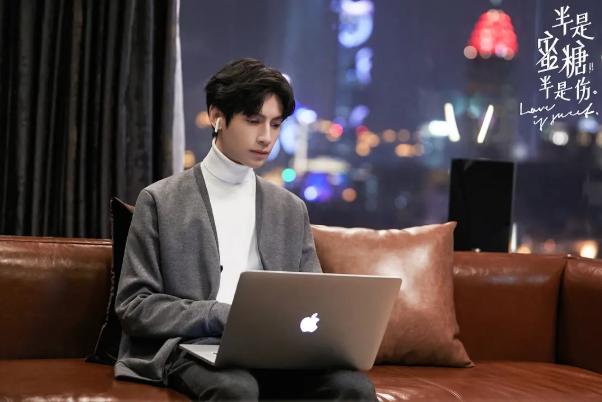 《半糖》制作真壕气?名牌衣服包包扎堆,男二一块表就上百万