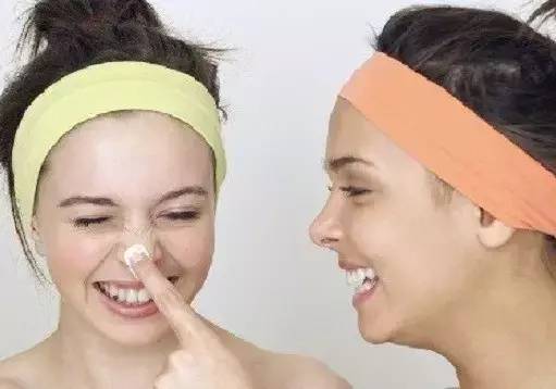 毛孔粗大、鼻子起皮是怎么引起的呢？日常护肤小常识帮你解决