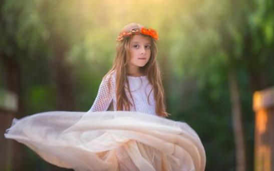 孩子变得爱臭美了,孩子开始臭美怎么教育