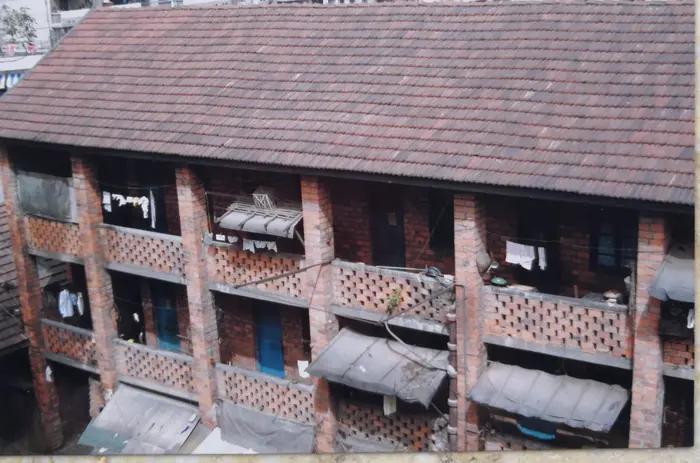 小孩在学校打足球,小孩在踢足球比赛