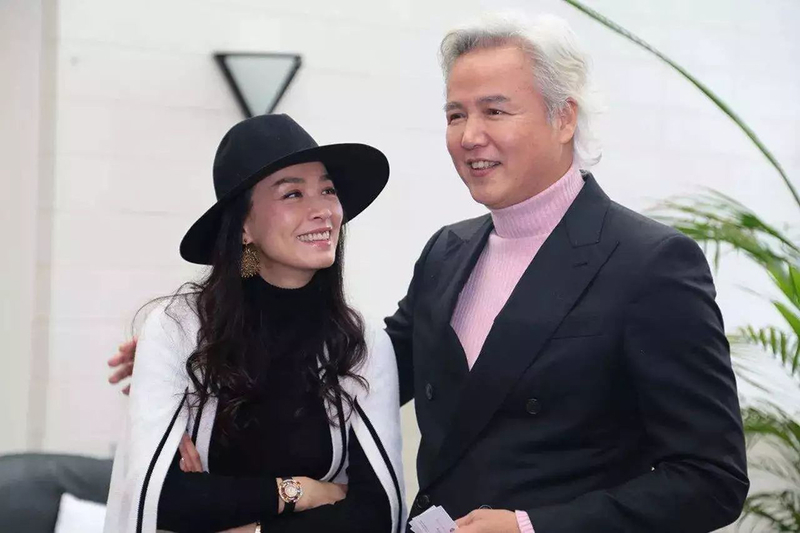 张庭50岁越活越潇洒,张庭50岁活成18岁让人羡慕的模样