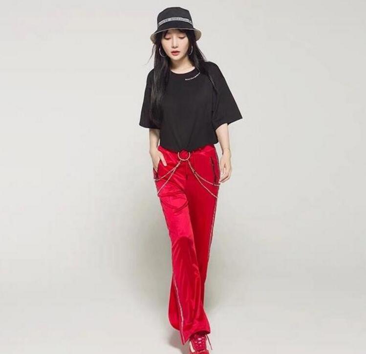 李小璐穿搭少女味十足,李小璐一袭黑裙嘻哈范儿十足