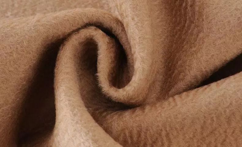 双面羊绒大衣穿脏了在家如何处理,羊绒大衣脏了怎么洗