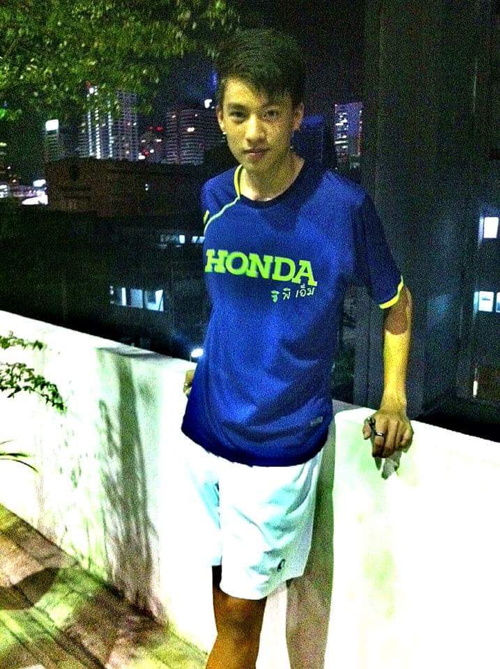 足球少年糕卡娜：热爱足球的他快乐无比