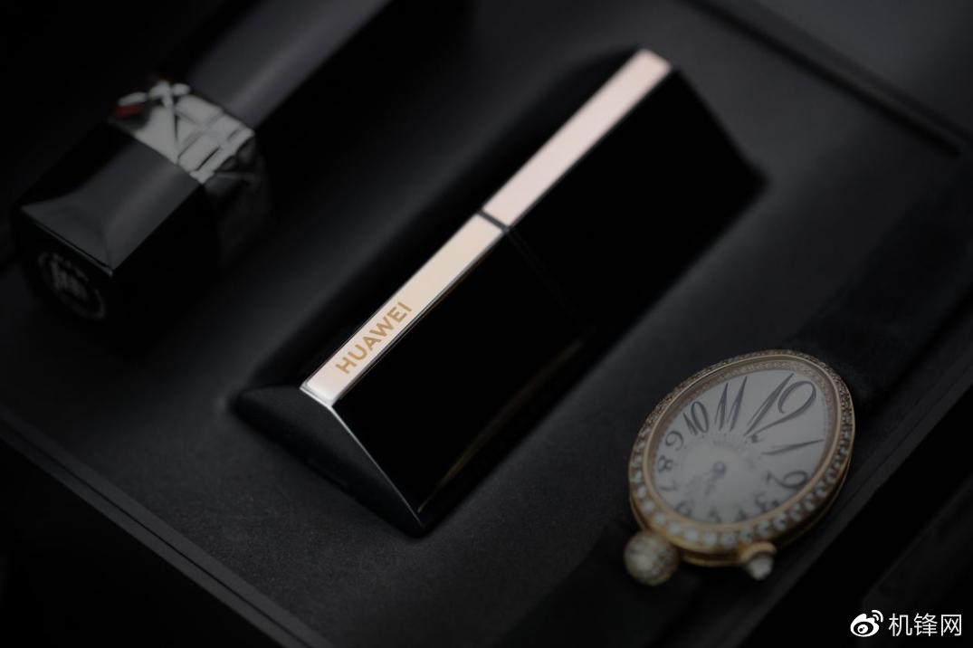 华为FreeBudsLipstick海外发布独特口红设计送女朋友不香吗？