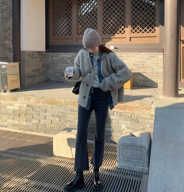 牛仔衬衫怎么搭配外套冬季,浅蓝色衬衫搭配牛仔外套