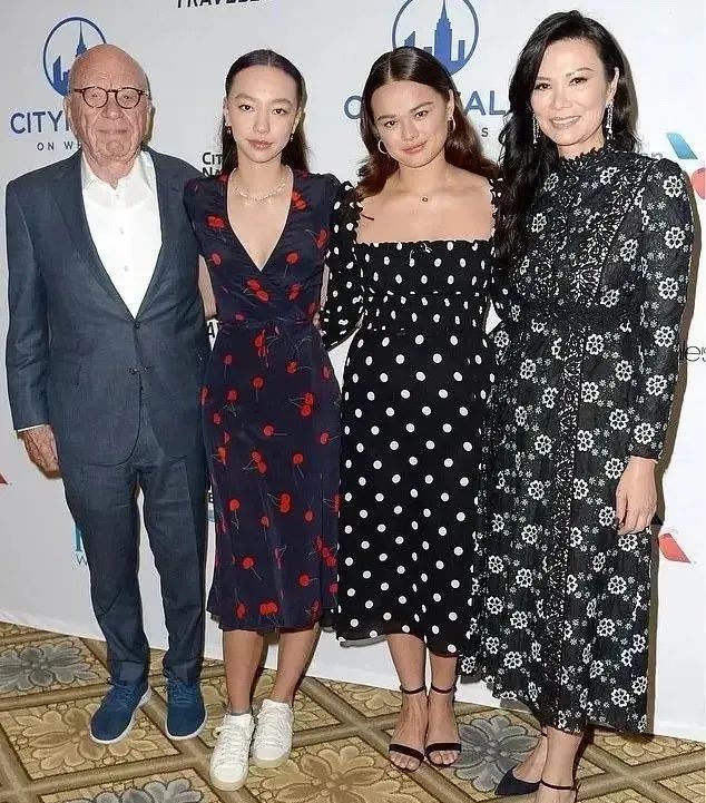 43岁的邓文迪,25岁的邓文迪