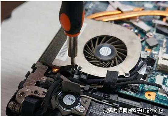 电脑出现自动调整一直闪屏怎么办,windows10电脑闪屏怎么解决