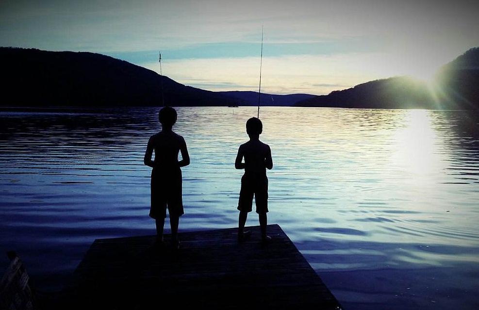 钓鱼技巧入门该如何选择钓鱼装备,新手钓鱼必备装备技巧