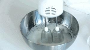 戚风蛋糕的做法烤箱版用什么,戚风蛋糕用烤箱做的教程家庭版