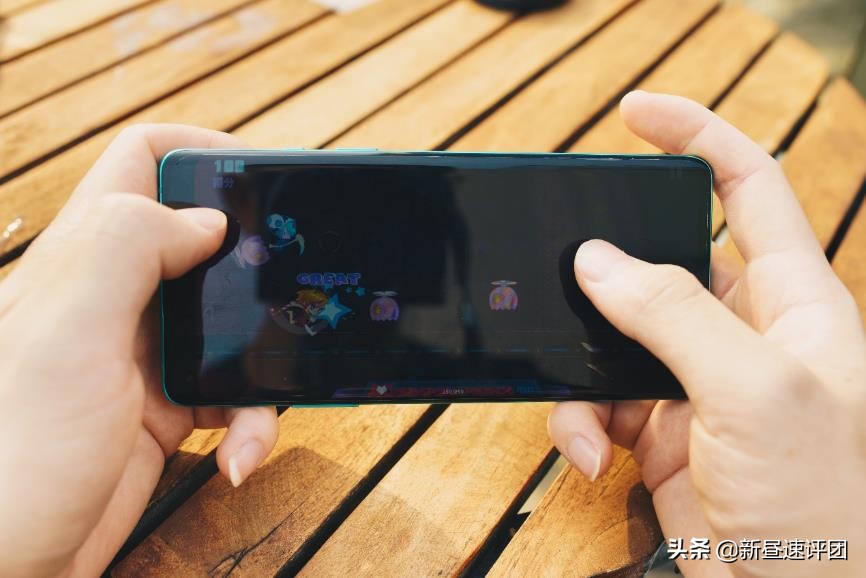 一加8当年出的时候多惊艳,一加8手感