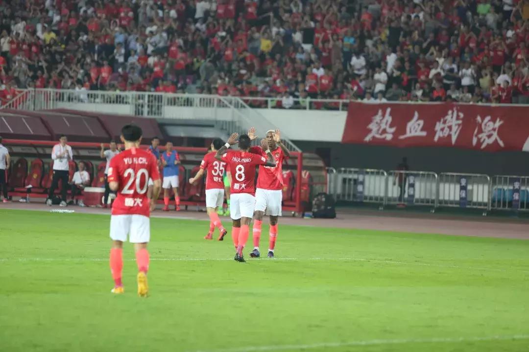 广州德比恒大5球大胜,广州恒大赛前向凉山英雄默哀