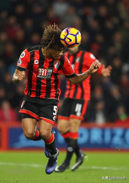 发型留腻了,发型留长发