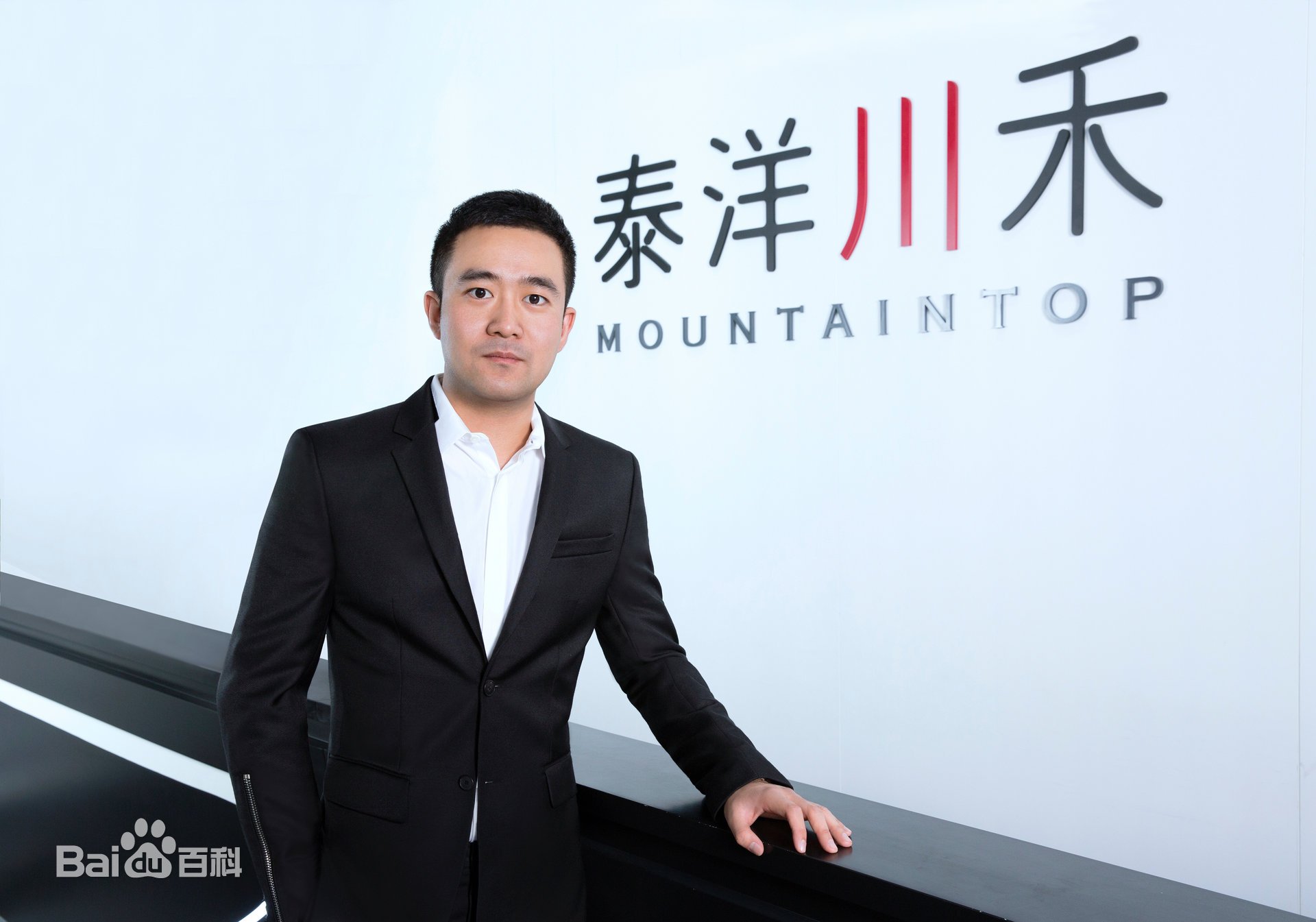 周冬雨双料影后背后的男人们,周冬雨双料影后背后的男人是谁