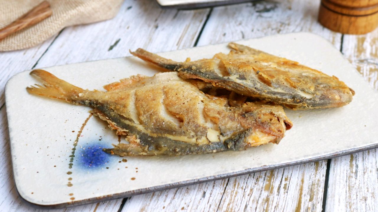 香煎鲳鱼的家常做法大全集,白鲳鱼怎样香煎外酥内嫩